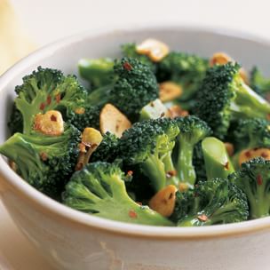 broccoli with red pepper flakes garlic chips